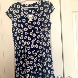 Brand new 2023 tags on Gap women's summer dress! Fun flirty and beautifully cut!